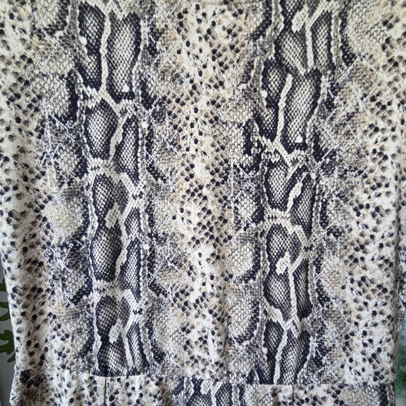 Socialite Side Slit Dress with Long Sleeves. - Picture 7 of 10